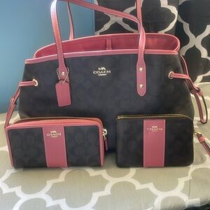 Coach bag with matching wallet and wristlet